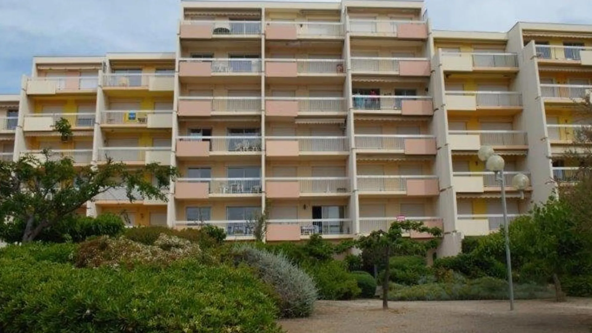 Centre Ville, T3 500M Plage, Tv, Parking A Le Lavandou - Fr-1-803-53 0*,  Franciaország
