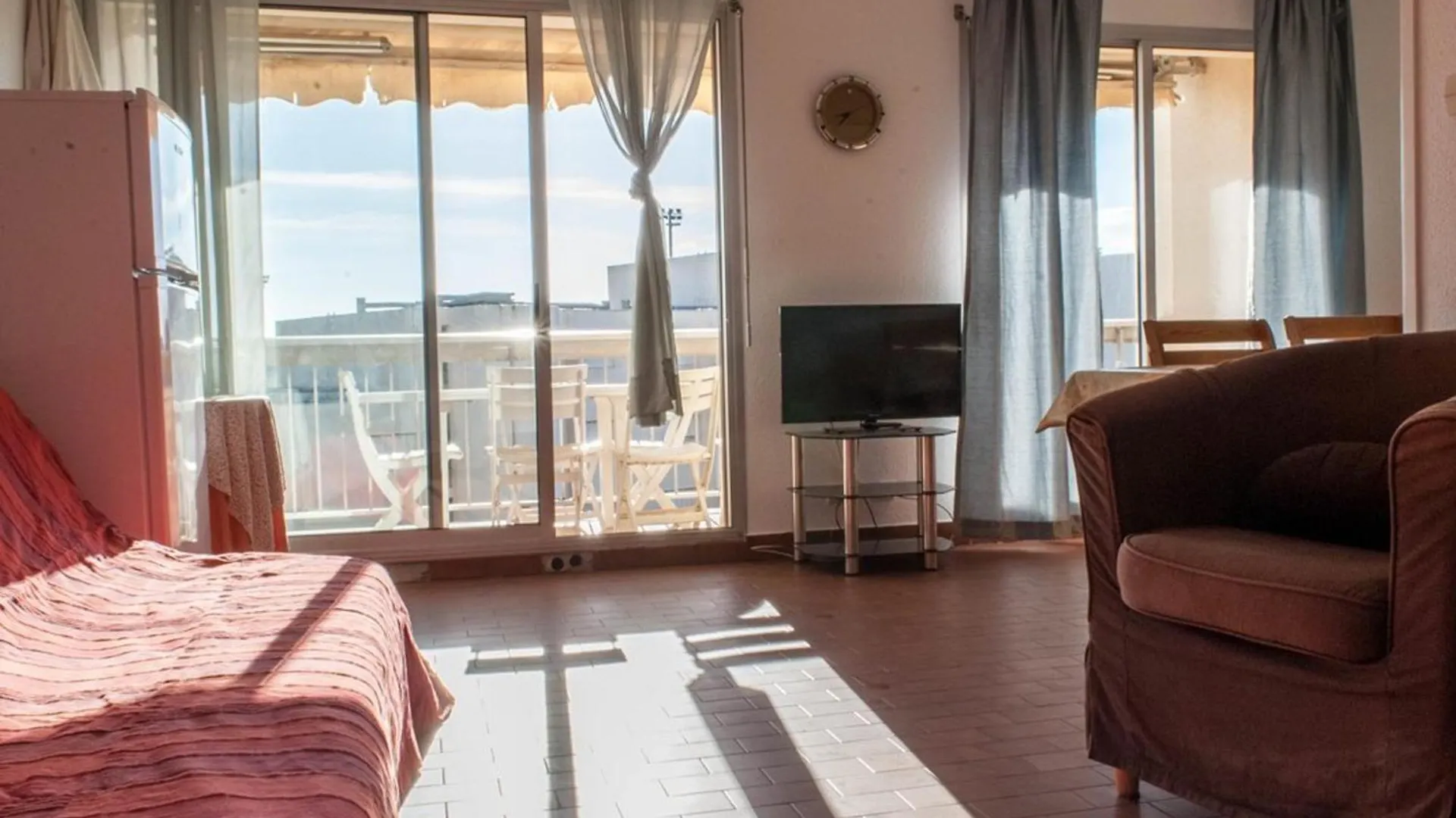 Centre Ville, T3 500M Plage, Tv, Parking A Le Lavandou - Fr-1-803-53 0*,
